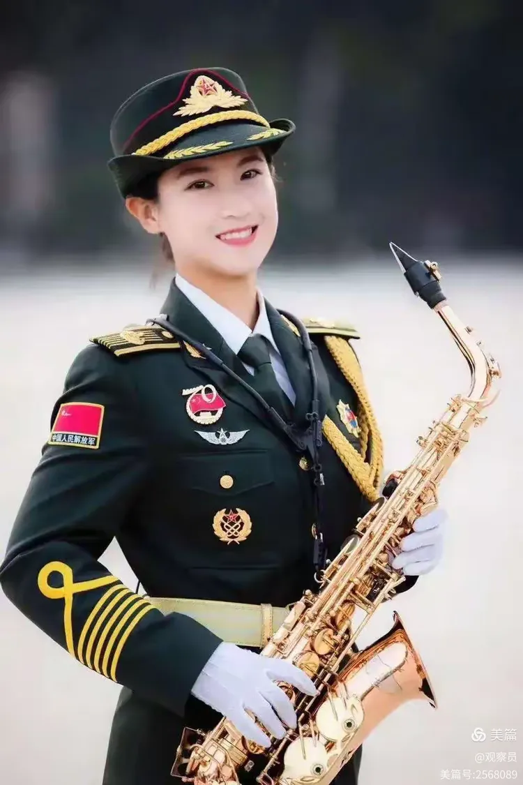 英姿飒爽铿锵玫瑰